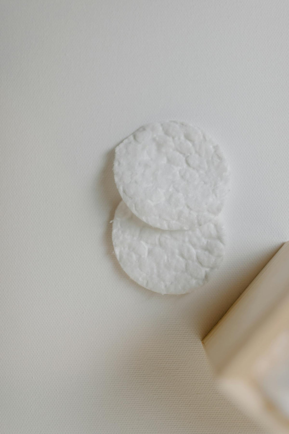 Organic Cotton Reusable Makeup Pads – 16 Pack with Wash Bag – view 3