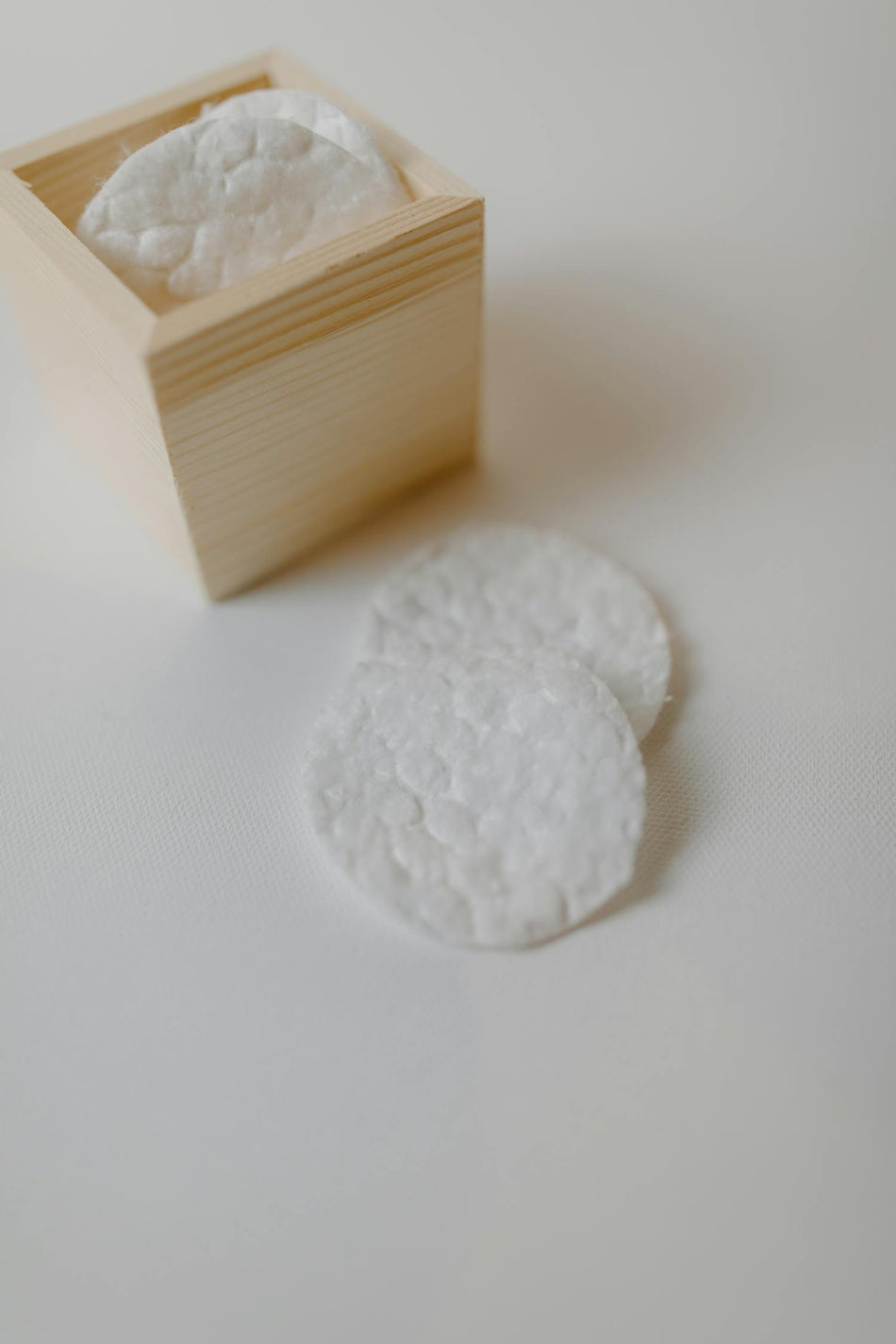 Organic Cotton Reusable Makeup Pads – 16 Pack with Wash Bag – Cream